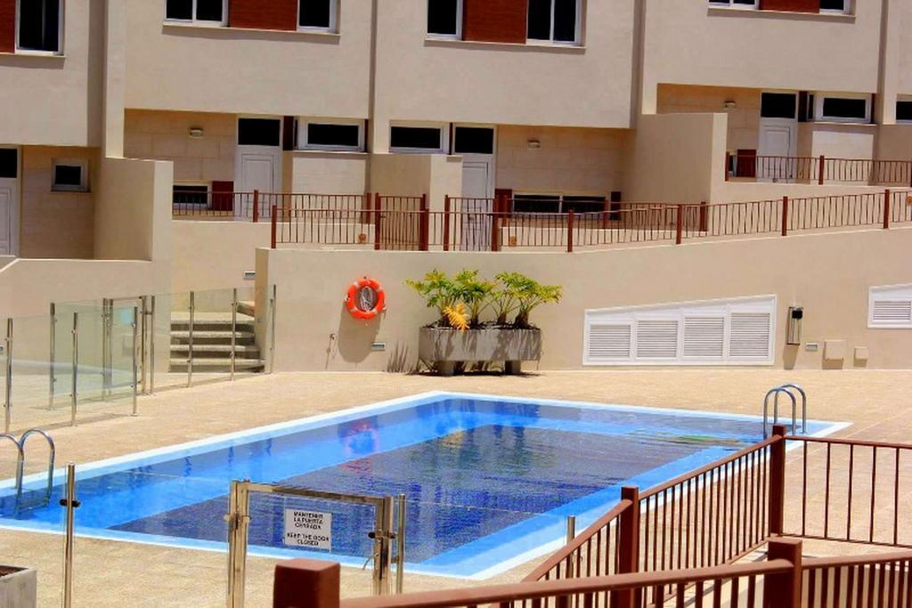 شقة بلايا ذي لاس أميريكاس  في Los Corales Townhouse المظهر الخارجي الصورة