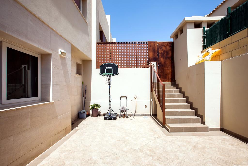 شقة بلايا ذي لاس أميريكاس  في Los Corales Townhouse المظهر الخارجي الصورة